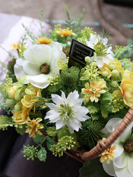 【送料無料・完成品】ラナンキュラスのバスケットアレンジ(YE&GR)