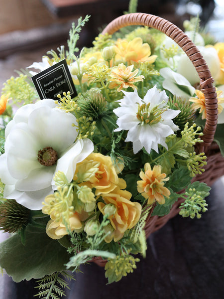 【送料無料・完成品】ラナンキュラスのバスケットアレンジ(YE&GR)