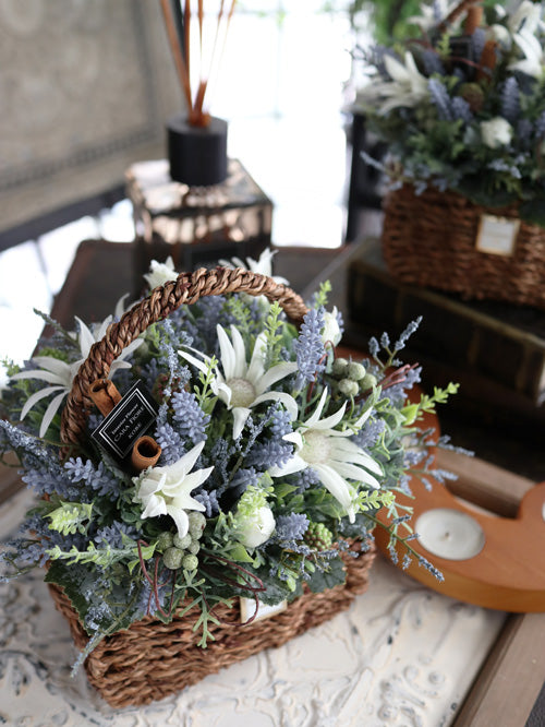 完成品】ラベンダーとフランネルフラワーのバスケットアレンジM